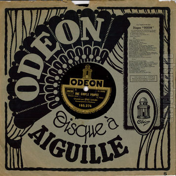 [Pochette de Une simple poupe / Les papillons de nuit (Fred GOUIN)]