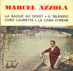 [Pochette de La bague au doigt (Marcel AZZOLA)]