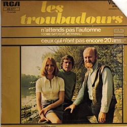 [Pochette de N’attends pas l’automne (Les TROUBADOURS)]