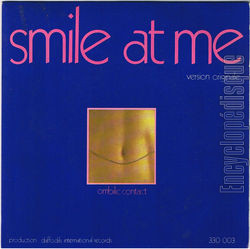 [Pochette de Smile at me (ALESSANDRA AND THE ATOMIC CROCUS)]