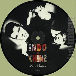 [Pochette de Le baiser (INDOCHINE)]